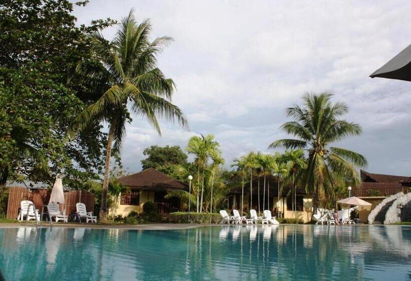 فندق Beringgis Beach Resort & Spa