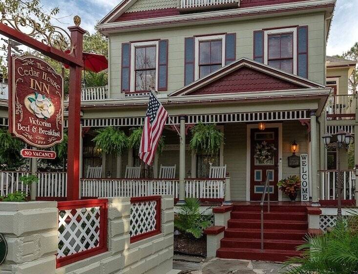 בית מלון כפרי Cedar House Inn