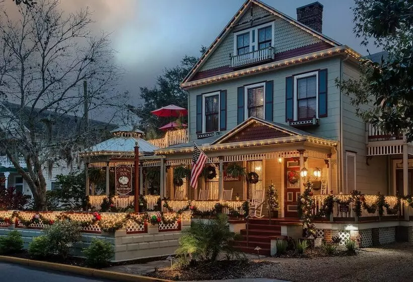 Hotel Cedar House Inn