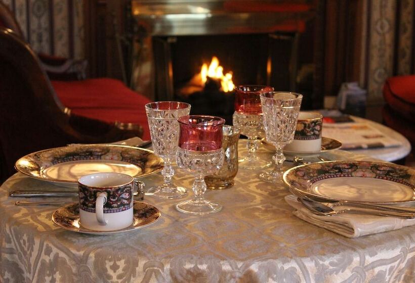 בית מלון כפרי Cedar House Inn