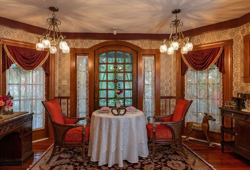 בית מלון כפרי Cedar House Inn