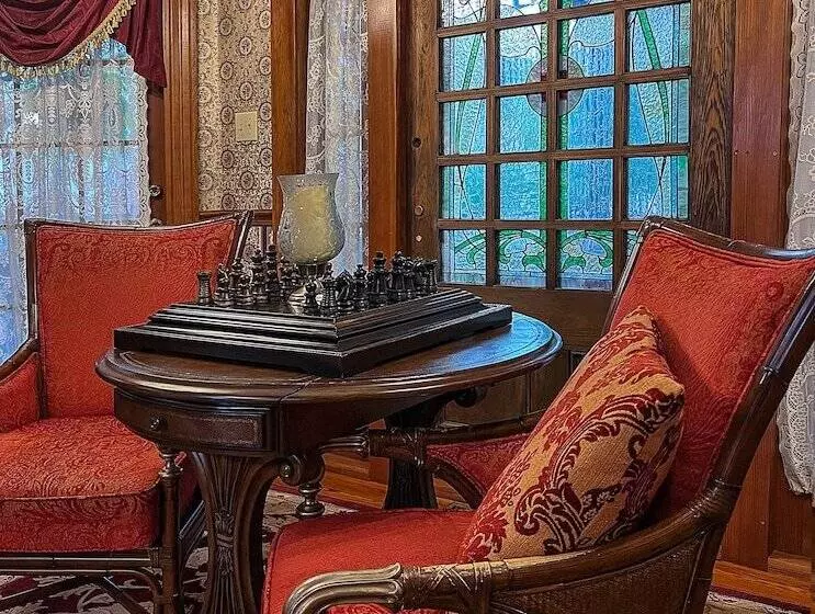 Hotel Cedar House Inn