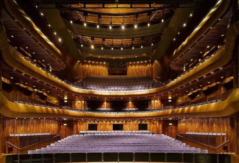 هتل Clayton Whites