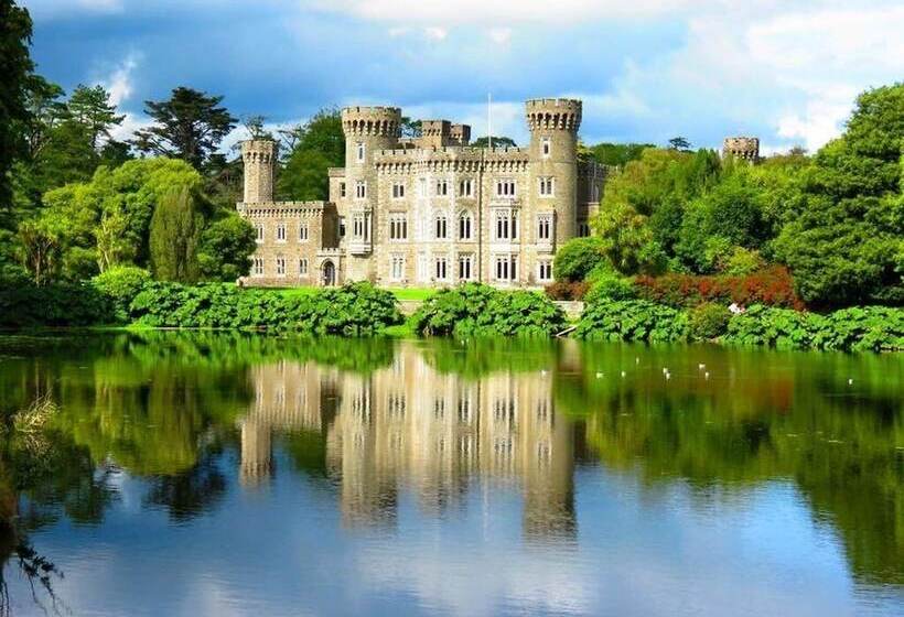 Отель Clayton Whites