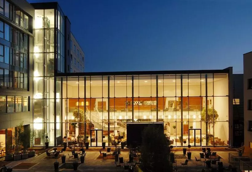 هتل Clayton Whites