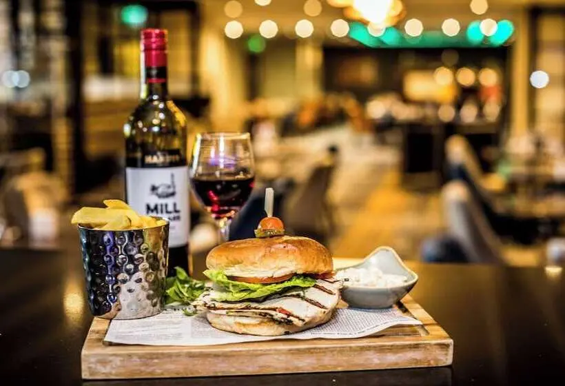 Hotelli Crowne Plaza London   Gatwick Airport, An Ihg