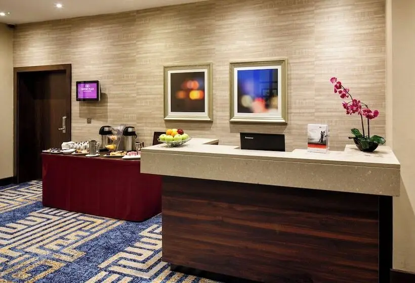 Hotelli Crowne Plaza London   Gatwick Airport, An Ihg
