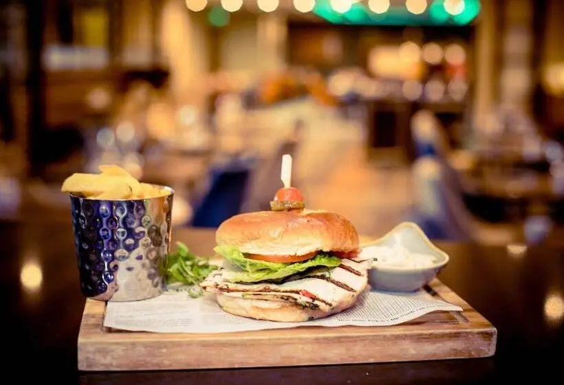 Hotelli Crowne Plaza London   Gatwick Airport, An Ihg