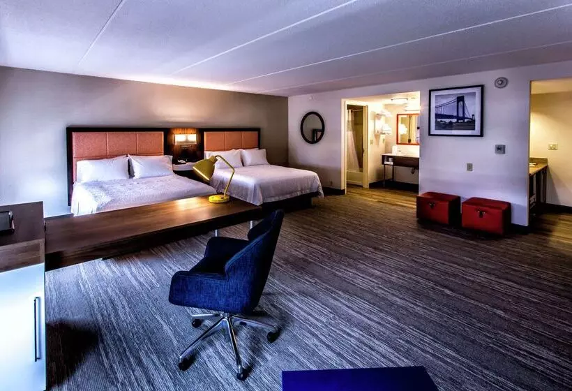 בית מלון כפרי Hampton Inn & Suites Staten Island