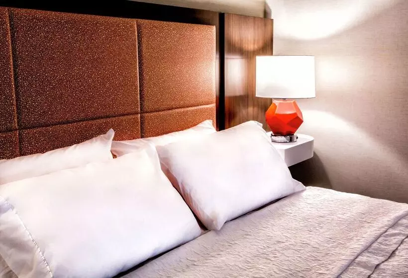 בית מלון כפרי Hampton Inn & Suites Staten Island