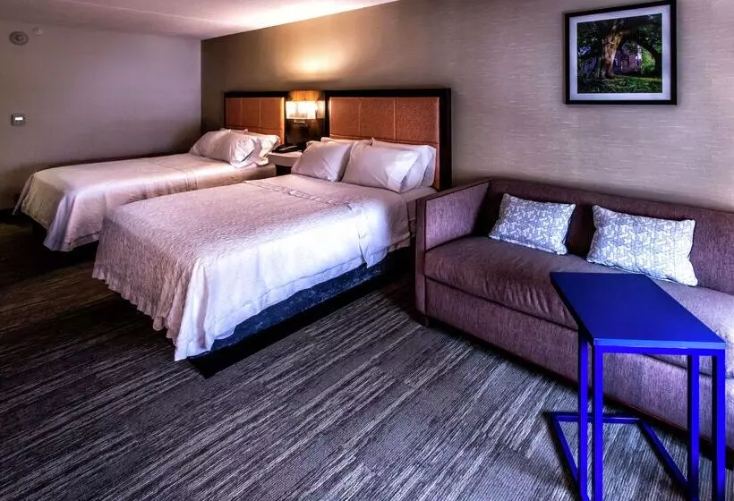 בית מלון כפרי Hampton Inn & Suites Staten Island
