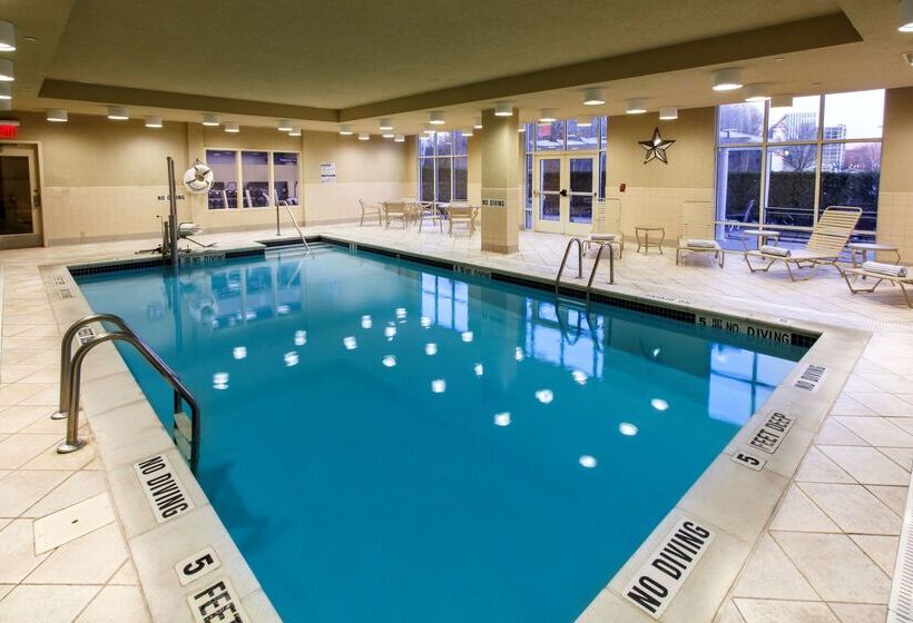 Отель Hampton Inn & Suites Staten Island