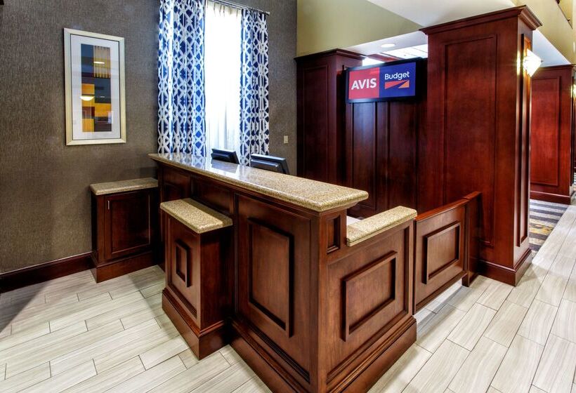 Отель Hampton Inn & Suites Staten Island