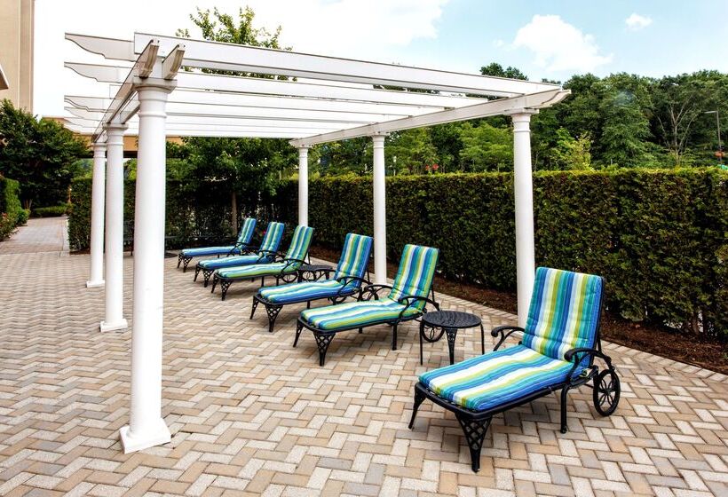 Отель Hampton Inn & Suites Staten Island