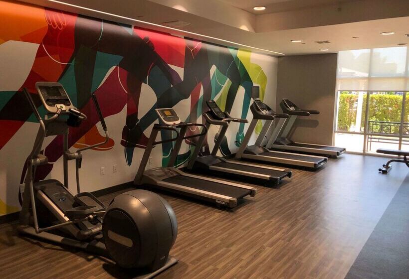 Отель Hampton Inn & Suites Staten Island