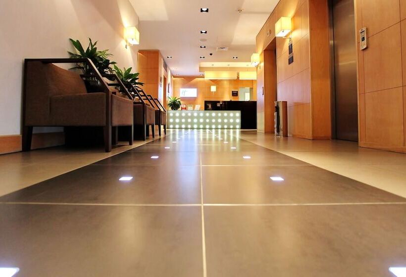 فندق Holiday Inn Express Birmingham Redditch, An Ihg