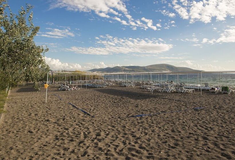 ホテル Le Monde Beach Resort & Spa