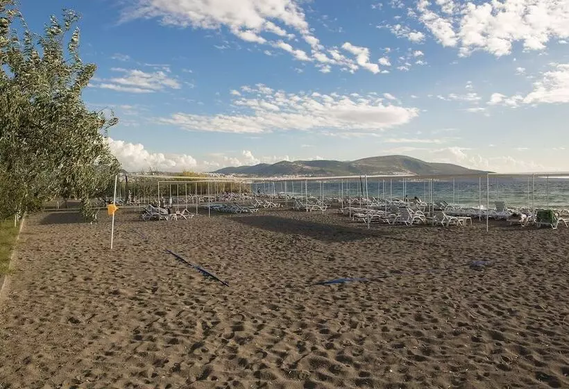 בית מלון כפרי Le Monde Beach Resort & Spa