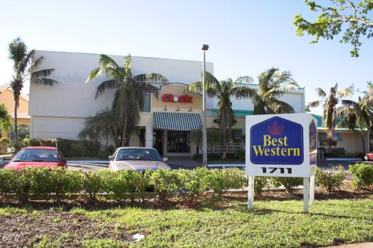 בית מלון כפרי Sawgrass Inn & Conference Center