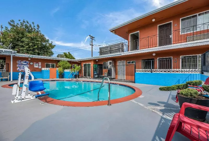 호텔 Tiki Lodge Mchenry Downtown Modesto