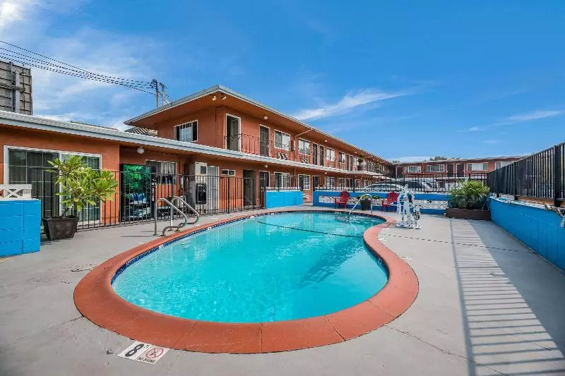 호텔 Tiki Lodge Mchenry Downtown Modesto