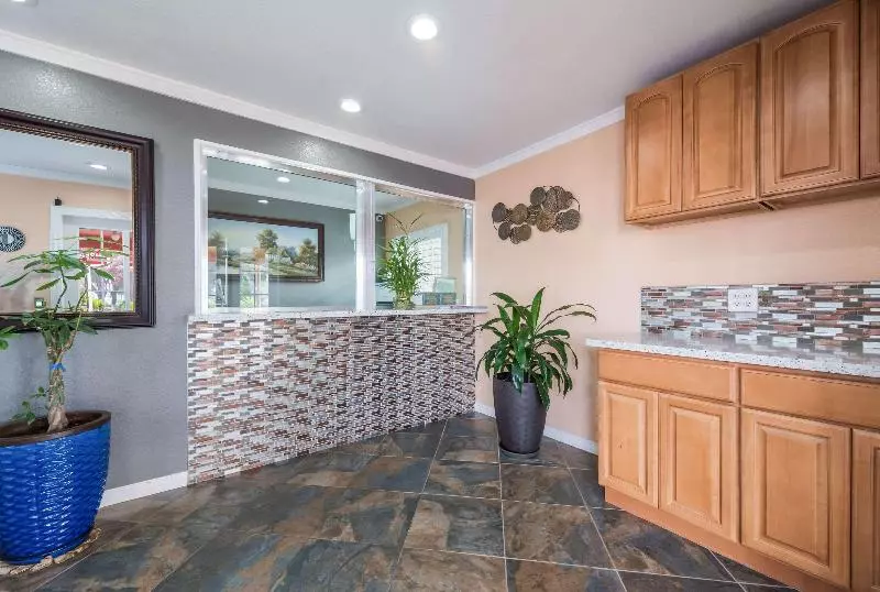 호텔 Tiki Lodge Mchenry Downtown Modesto