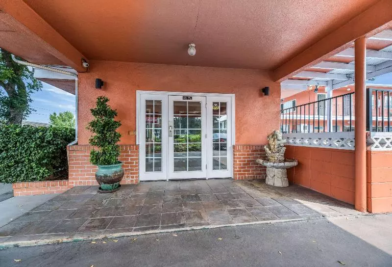 호텔 Tiki Lodge Mchenry Downtown Modesto