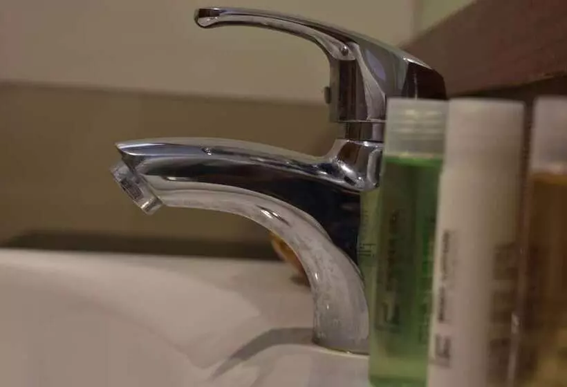 Paradise Hotel Nyaung Shwe