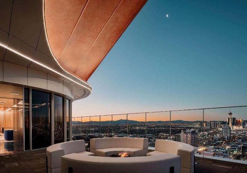 هتل Circa Resort & Casino Adults Only