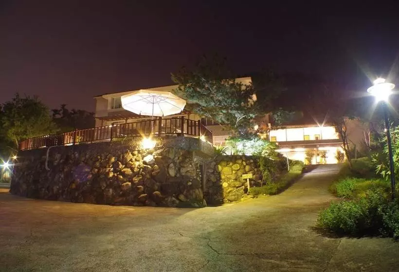 هتل Zen And Pine Resort