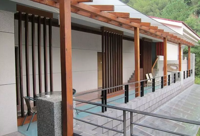 هتل Zen And Pine Resort