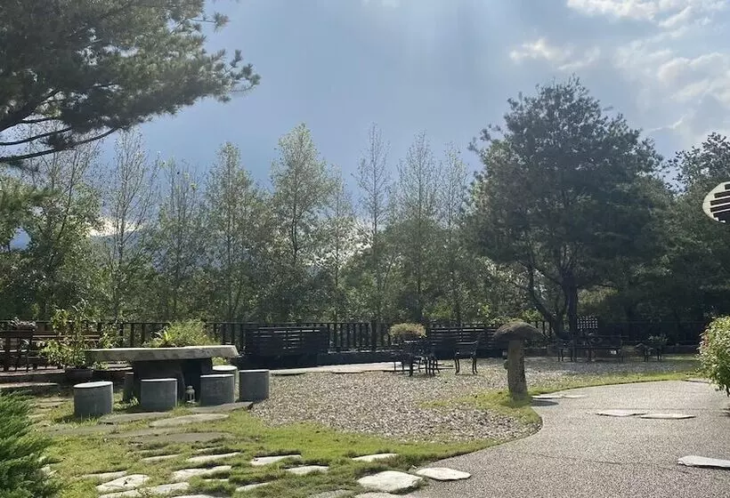 هتل Zen And Pine Resort