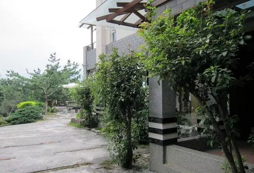 هتل Zen And Pine Resort