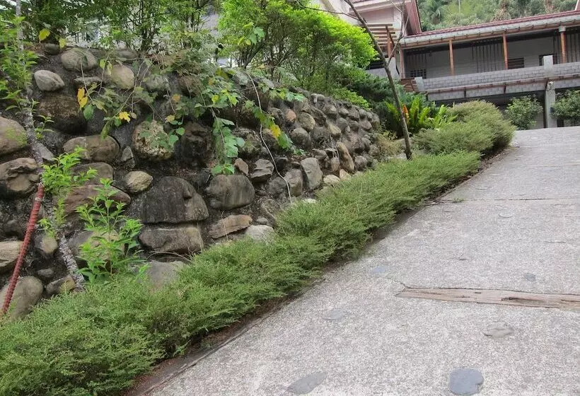 هتل Zen And Pine Resort