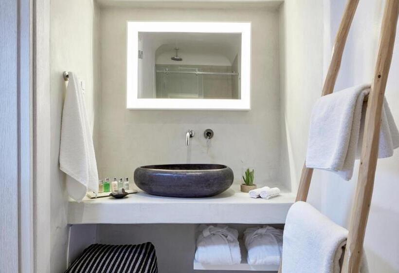 Cosmopolitan Suites - Small Luxury Hotels Of The World