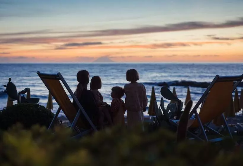 Отель Baia Del Sole Resort