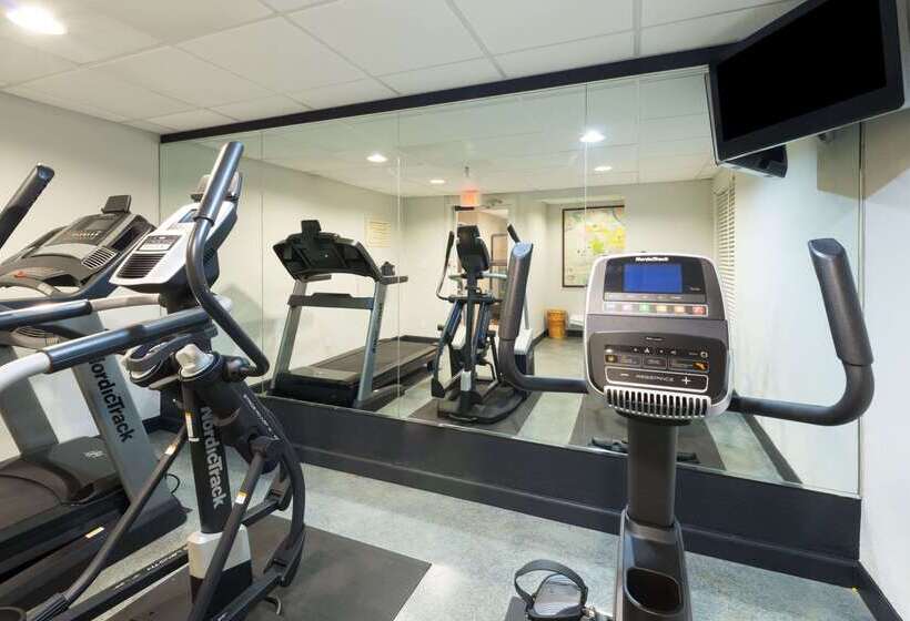 فندق Baymont By Wyndham Louisville East