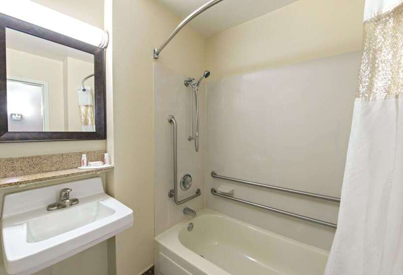 فندق Baymont By Wyndham Louisville East