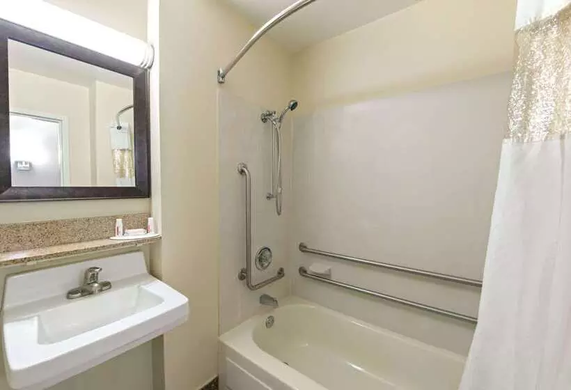 Отель Baymont By Wyndham Louisville East