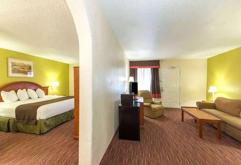 Отель Baymont By Wyndham Louisville East