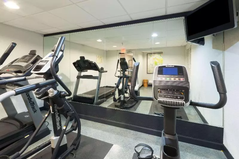 Отель Baymont By Wyndham Louisville East