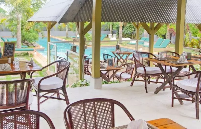 هتل Coconut Palms Resort