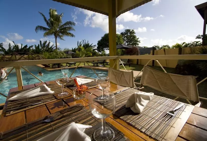 هتل Coconut Palms Resort