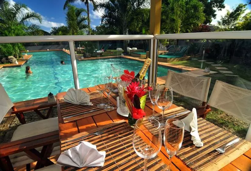 هتل Coconut Palms Resort