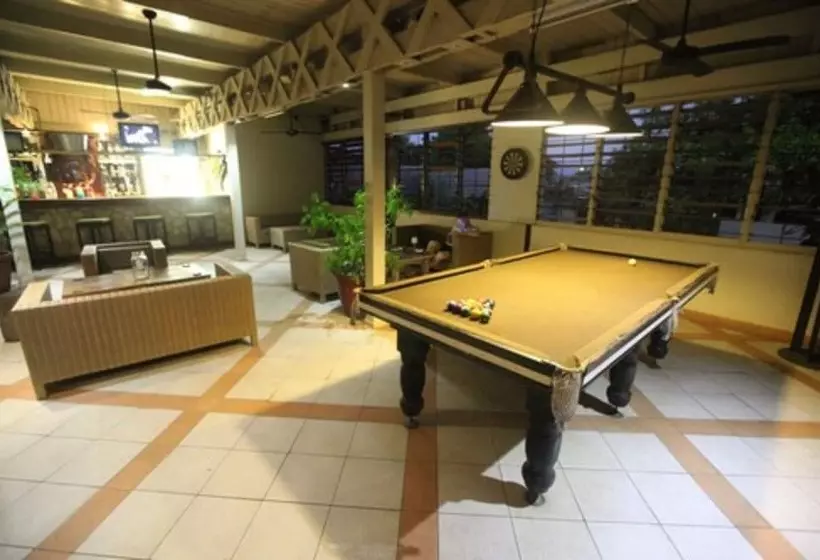 هتل Coconut Palms Resort