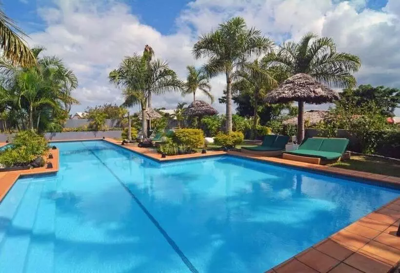 هتل Coconut Palms Resort