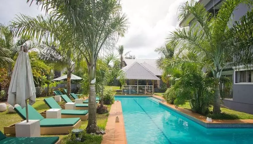 هتل Coconut Palms Resort