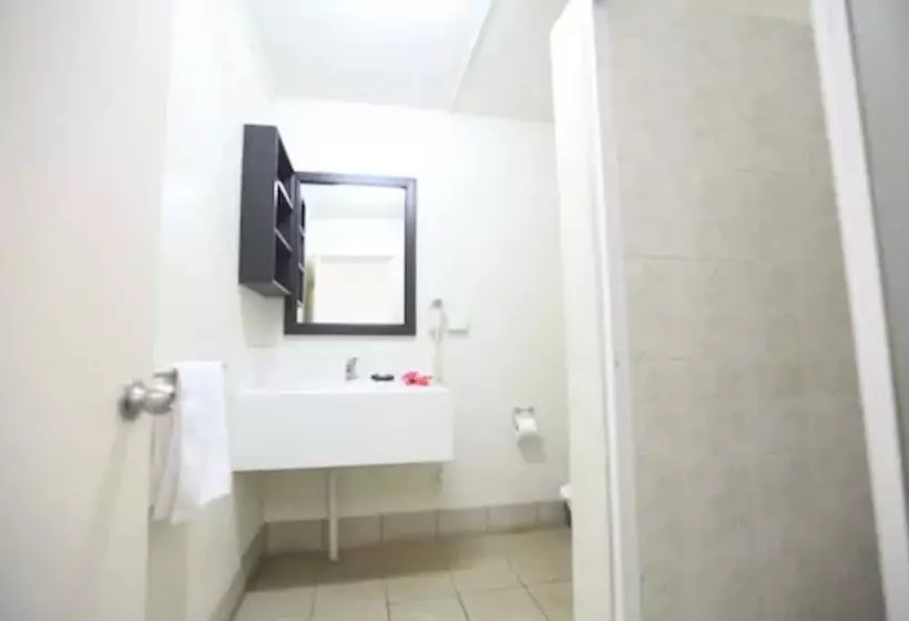 هتل Coconut Palms Resort