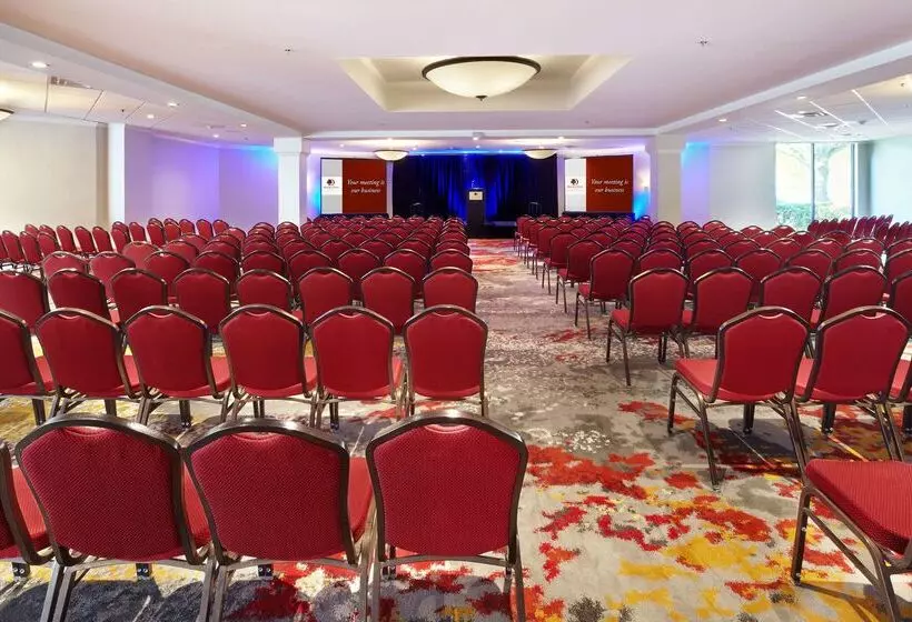 Отель Doubletree By Hilton Dallas Near The Galleria