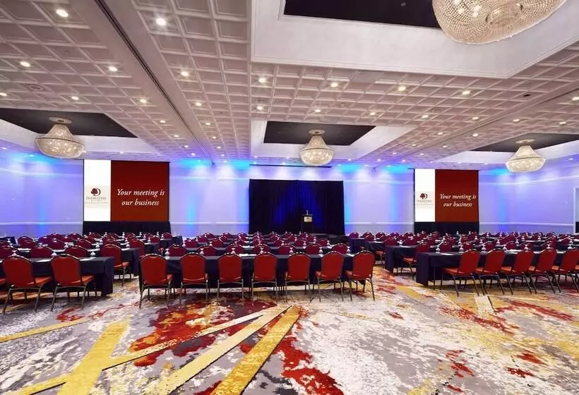 Отель Doubletree By Hilton Dallas Near The Galleria